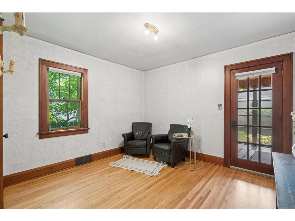 950 Hawthorne Avenue E Saint Paul MN 55106 7043319 image5