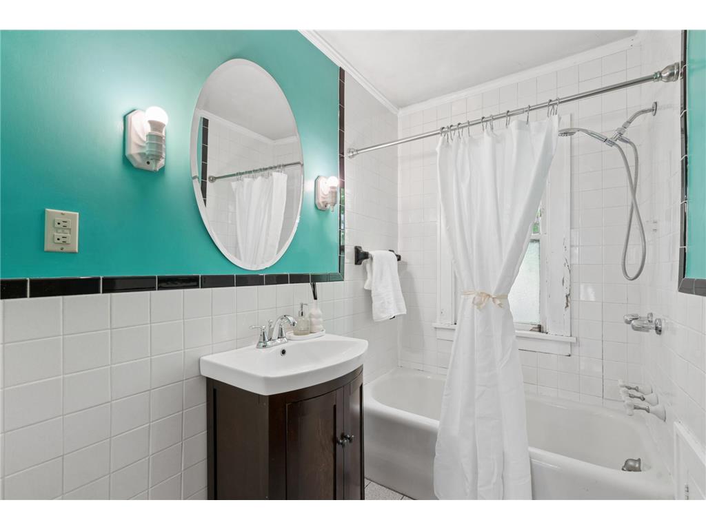 950 Hawthorne Avenue E Saint Paul MN 55106 7043319 image6