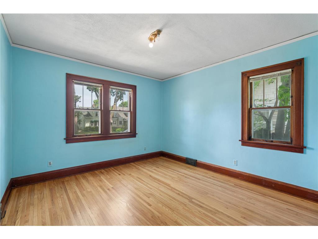 950 Hawthorne Avenue E Saint Paul MN 55106 7043319 image7