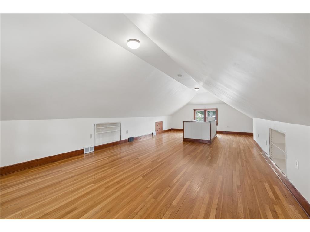 950 Hawthorne Avenue E Saint Paul MN 55106 7043319 image9