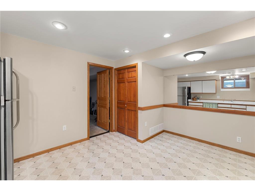 9506 Riverview Avenue Bloomington MN 55425 7017160 image50