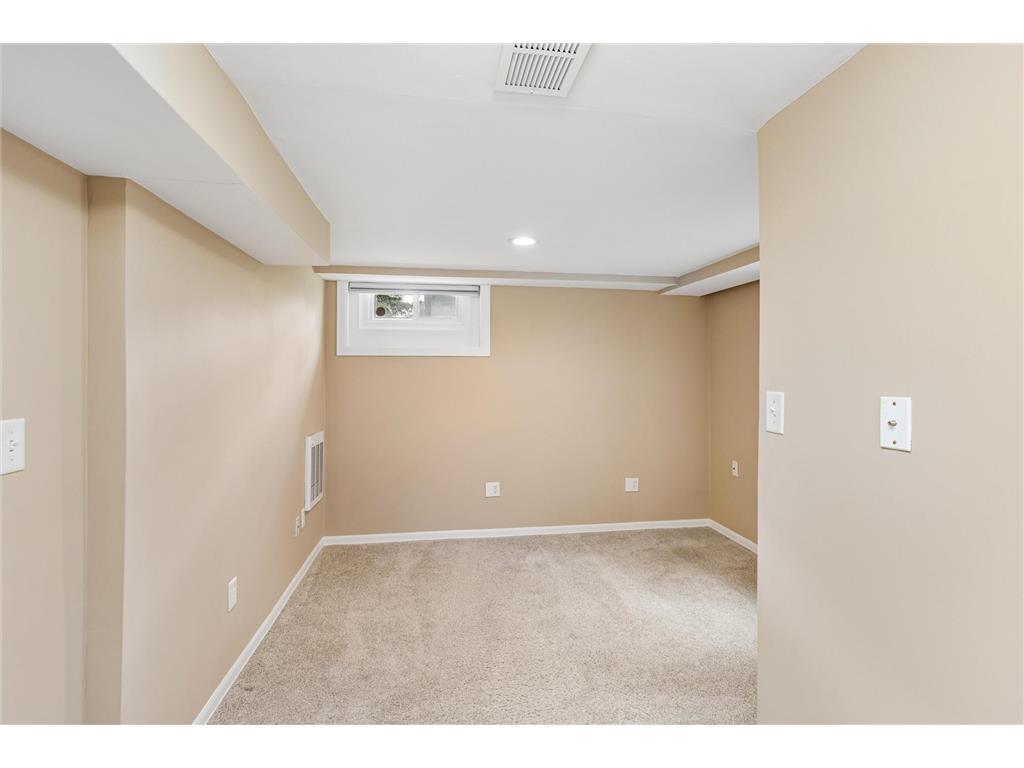 9509 Briar Circle Bloomington MN 55437 7070852 image28