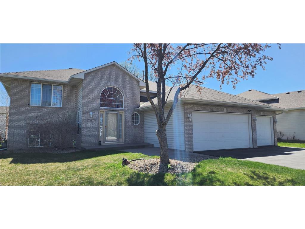 9509 Dogwood Avenue N Brooklyn Park MN 55443 7060948 image1
