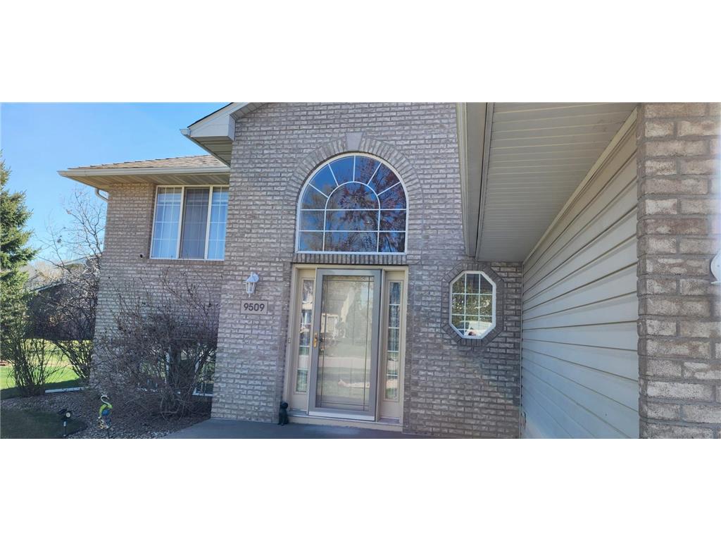9509 Dogwood Avenue N Brooklyn Park MN 55443 7060948 image2