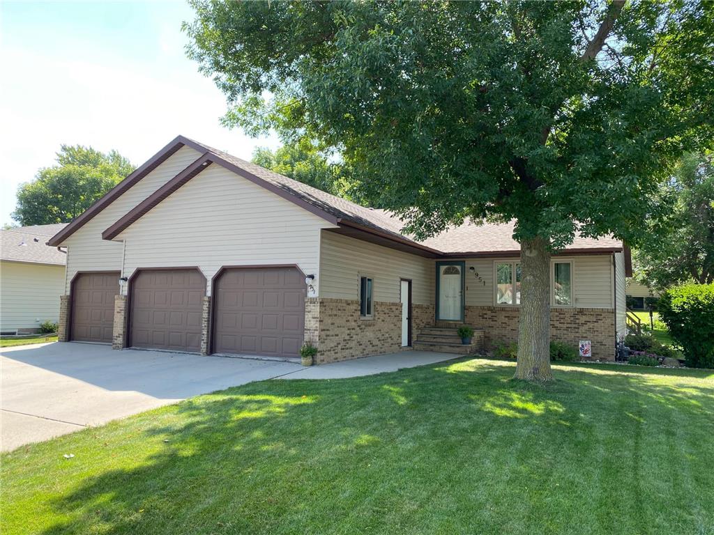 951 Briarwood Drive, Worthington, MN, 56187 MLS 6427421 Edina Realty