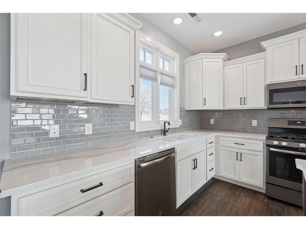 951 Cedar Avenue E Hector MN 55342 6822311 image9