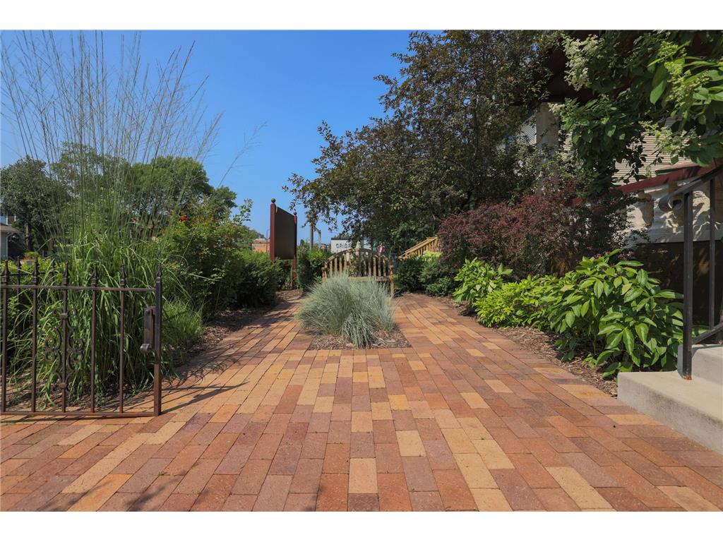 951 Grand Avenue Saint Paul MN 55105 7079533 image3