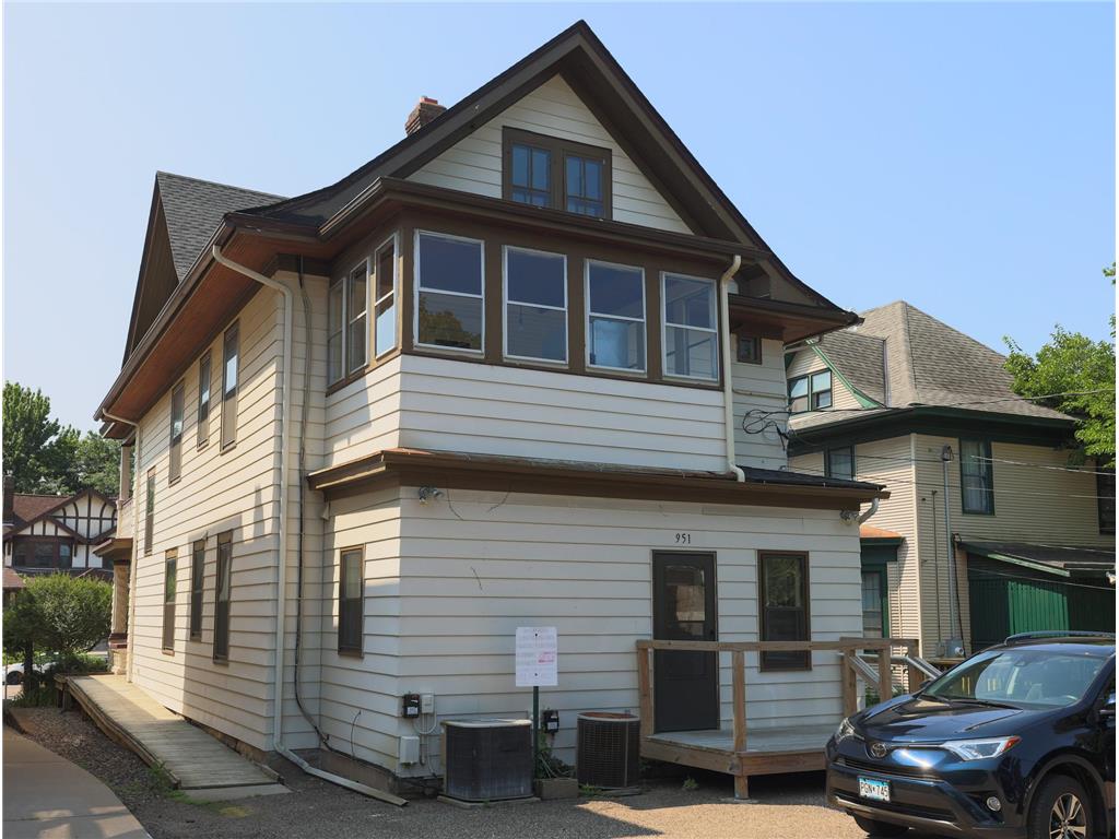 951 Grand Avenue Saint Paul MN 55105 7079533 image4