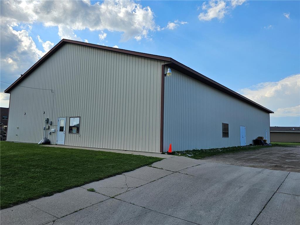 951 High Avenue Willmar MN 56201 6563516 image1