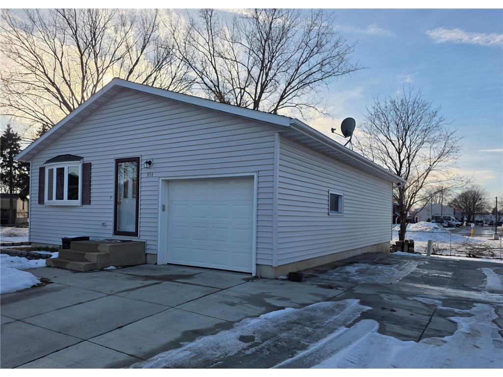 951 W Village Circle SE Rochester MN 55904 7005656 image2