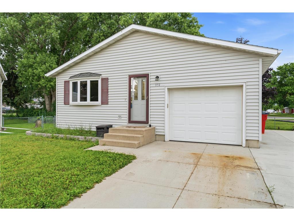 951 W Village Circle SE Rochester MN 55904 7060420 image1