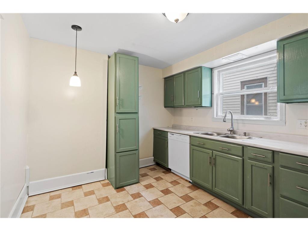 952 Western Avenue N Saint Paul MN 55117 7012739 image13