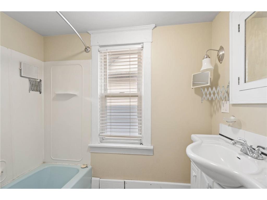 952 Western Avenue N Saint Paul MN 55117 7012739 image15