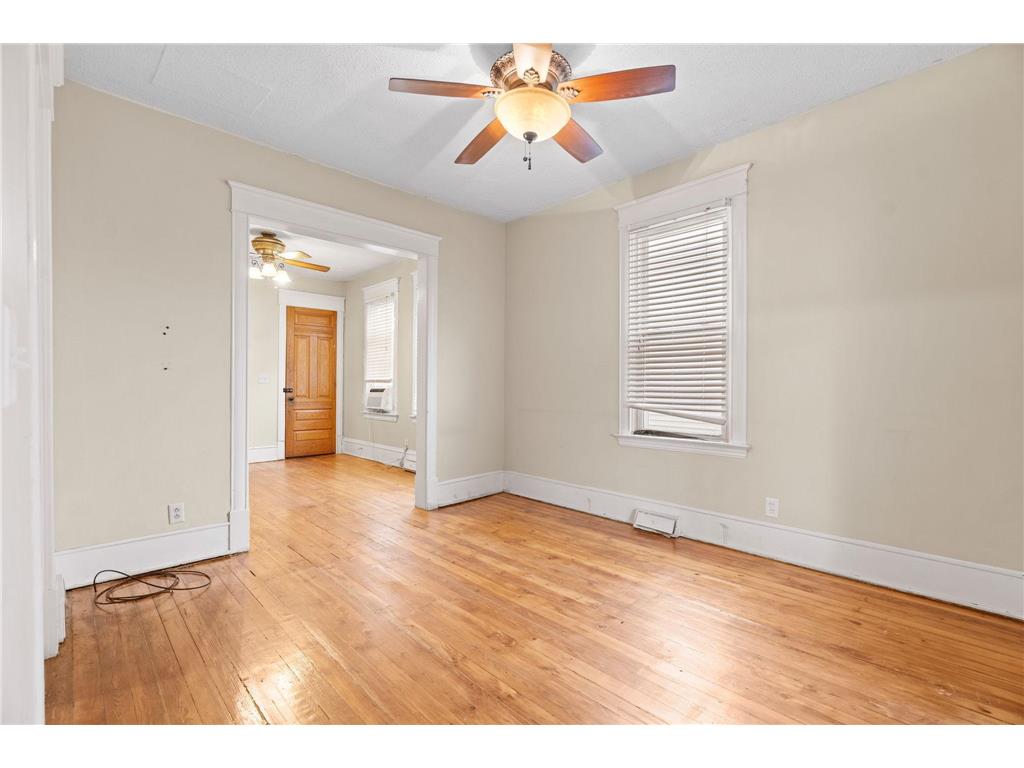 952 Western Avenue N Saint Paul MN 55117 7012739 image4