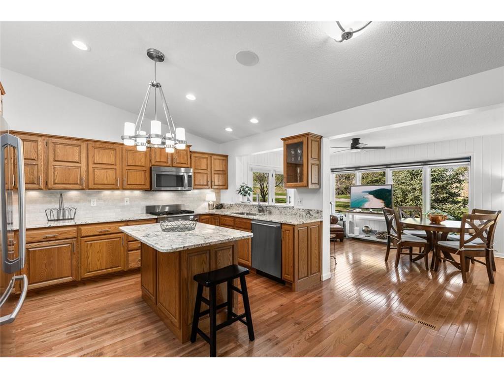 9528 Woodbridge Road Bloomington MN 55438 7058696 image2