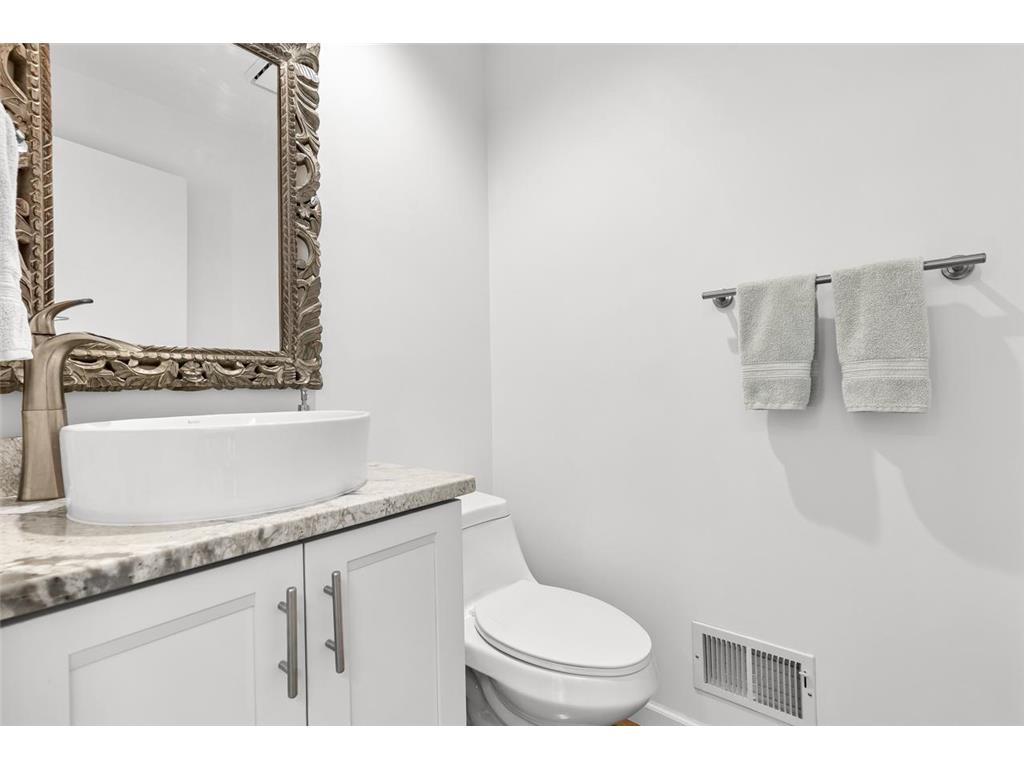 9528 Woodbridge Road Bloomington MN 55438 7058696 image22