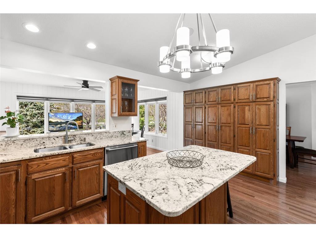 9528 Woodbridge Road Bloomington MN 55438 7058696 image5