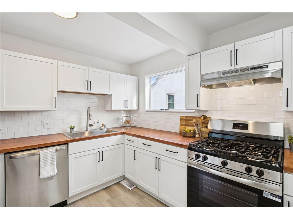 954 43rd Avenue NE Columbia Heights MN 55421 7002634 image8