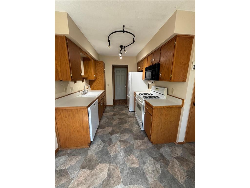 954 Miller Street S Shakopee MN 55379 7078828 image4