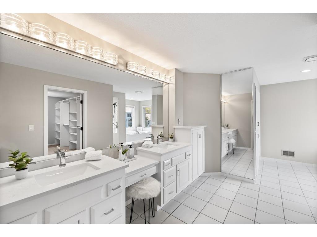 9548 Virginia Avenue S Bloomington MN 55438 7070111 image36