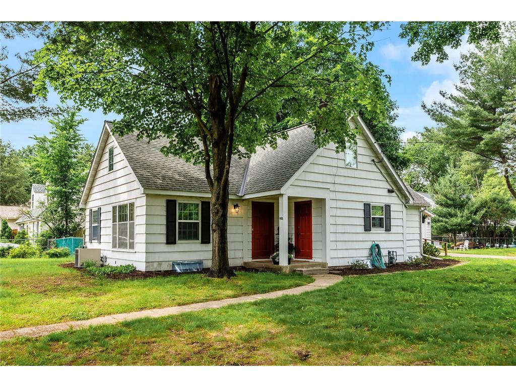 955 Warner Avenue N Mahtomedi MN 55115 6732602 image1
