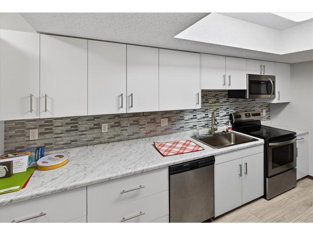 9550 Collegeview Road #218 Bloomington MN 55437 7040830 image28