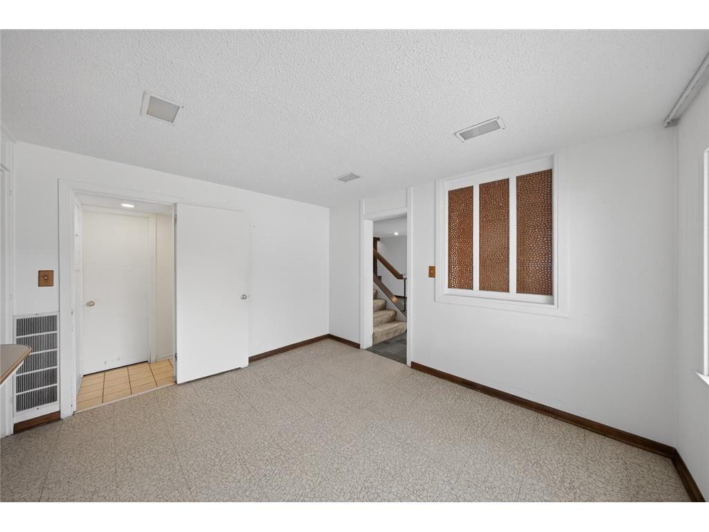 956 14th Avenue SW Rochester MN 55902 7008340 image16