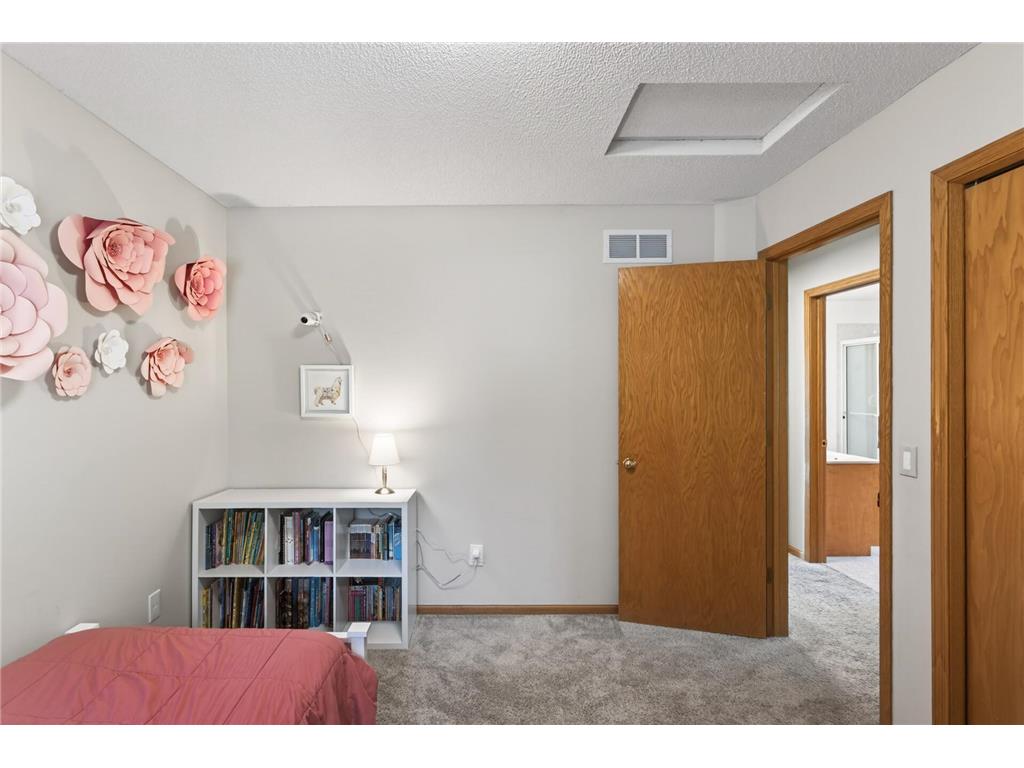 956 Trillium Court Eagan MN 55123 7066536 image32