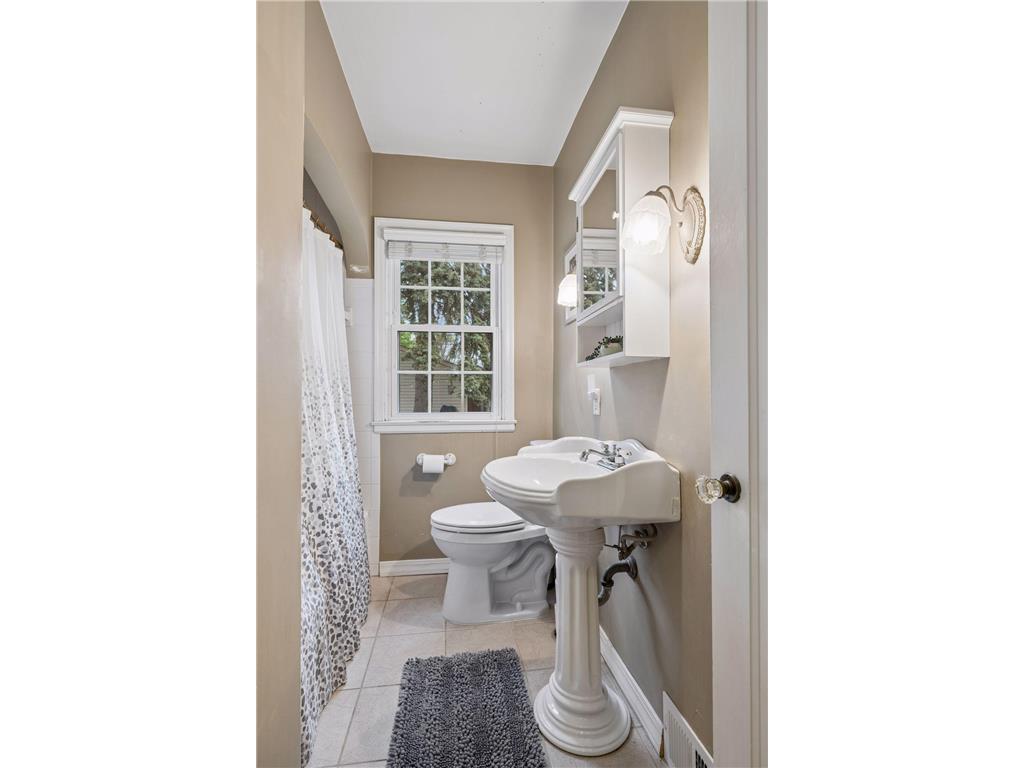957 Hoyt Avenue W Saint Paul MN 55117 7076907 image17