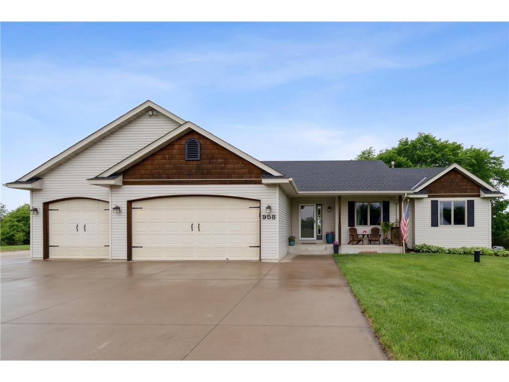 958 Sadies Lane Hudson WI 54016 6726182 image1