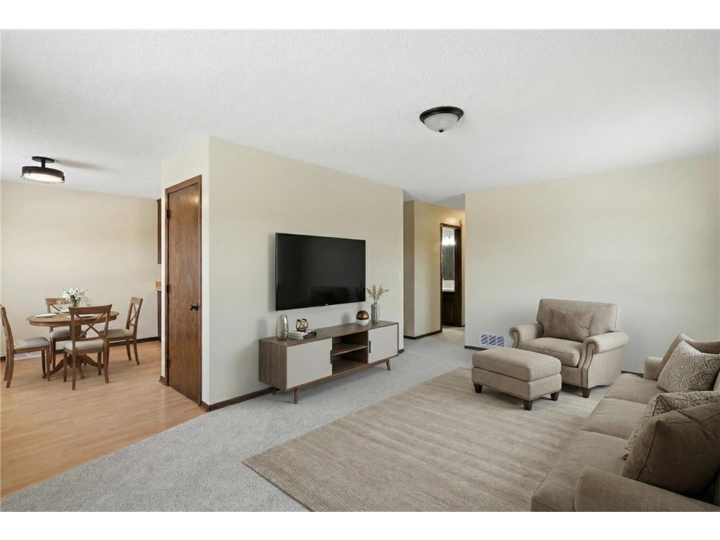 960 43 1/2 Avenue NE Columbia Heights MN 55421 6824791 image1