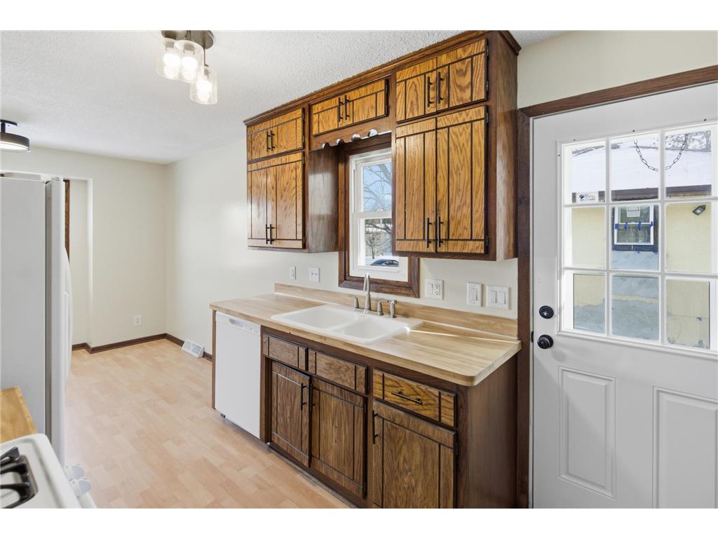 960 43 1/2 Avenue NE Columbia Heights MN 55421 6824791 image4