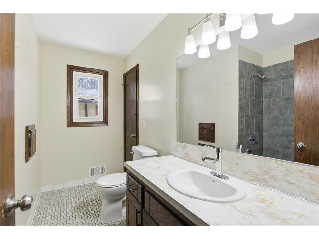 960 43 1/2 Avenue NE Columbia Heights MN 55421 6824791 image8