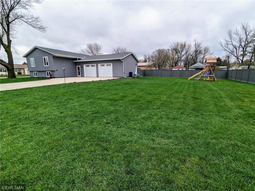 960 Grove Avenue Bird Island MN 55310 6526751 image1