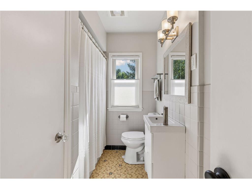 960 Hall Avenue West Saint Paul MN 55118 7108134 image18