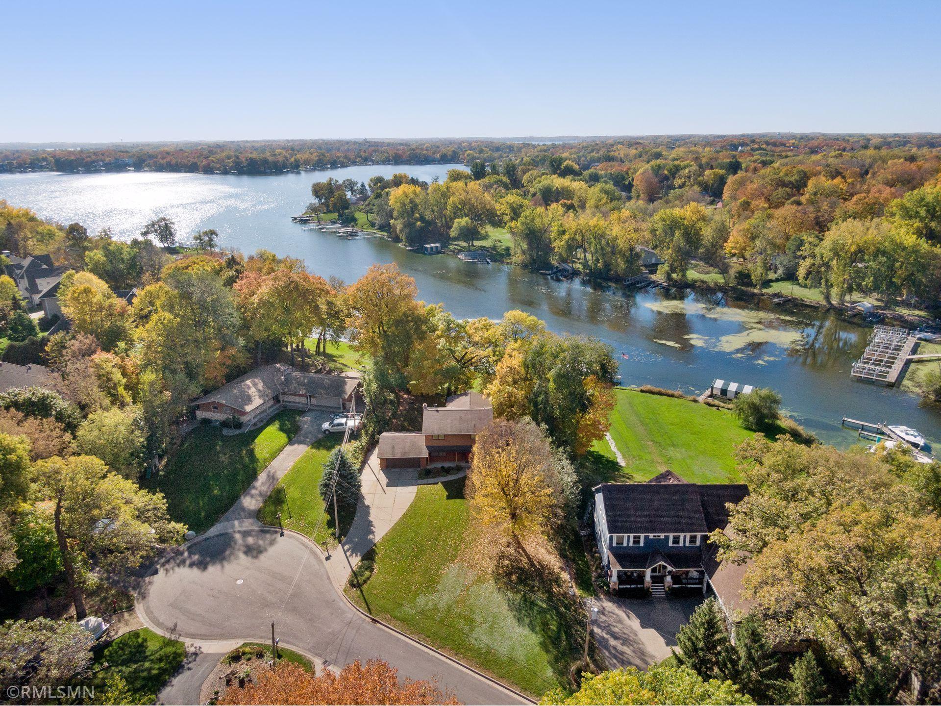 960 Maplecrest Drive Minnetrista MN 55364 - Lake Minnetonka 6121034 image1