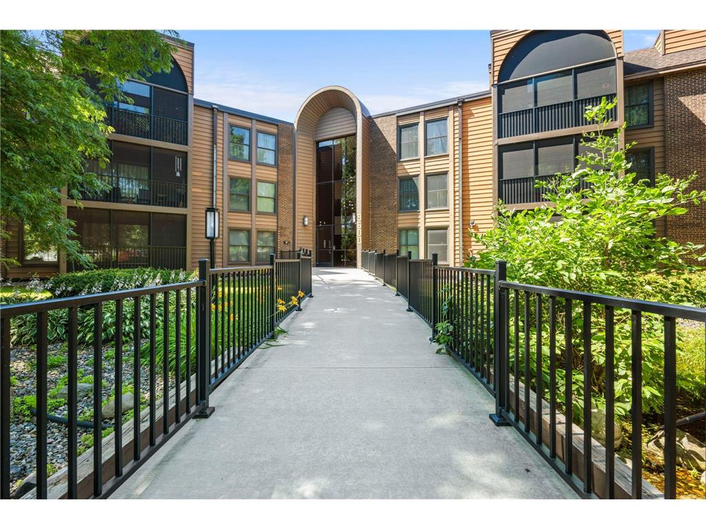 9600 Portland Avenue S #220 Bloomington MN 55420 7110528 image1