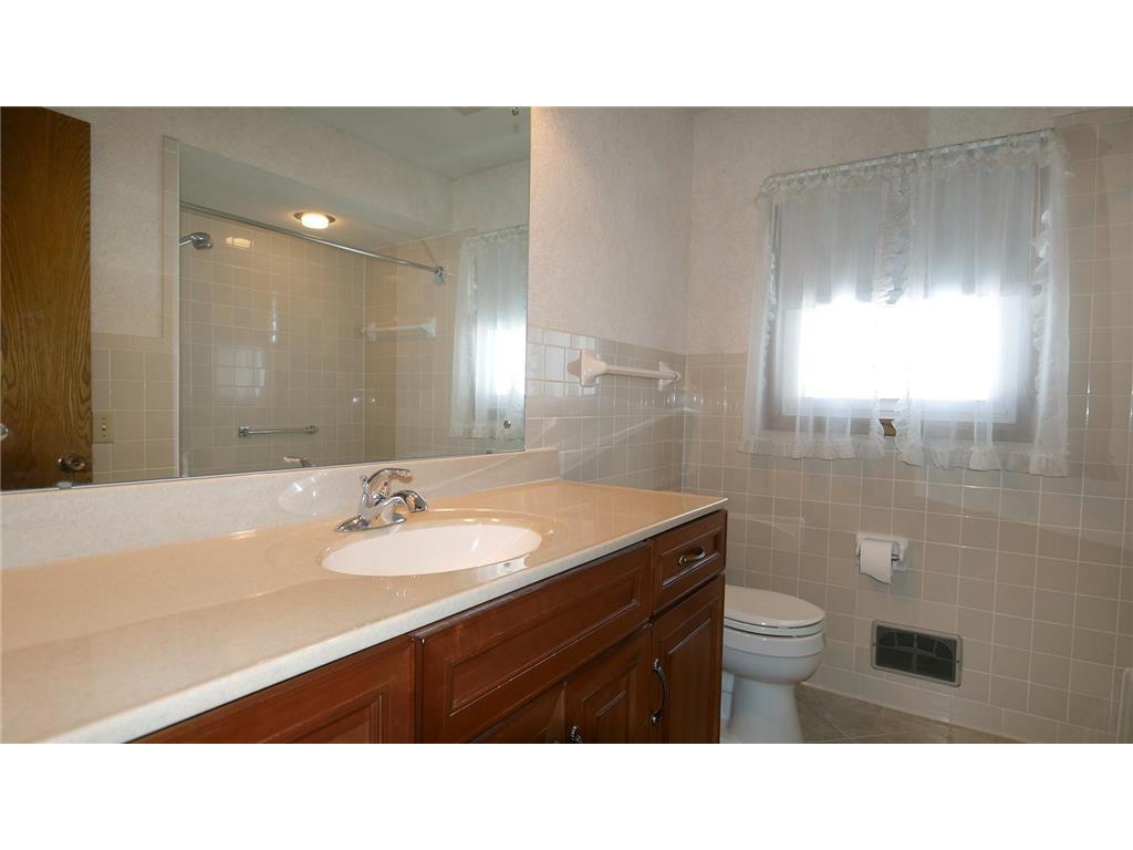 9608 Toledo Road Bloomington MN 55437 7041968 image17