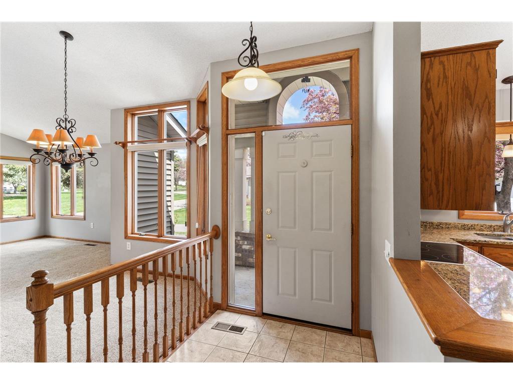 962 Stratford Lane W Burnsville MN 55337 7065918 image4