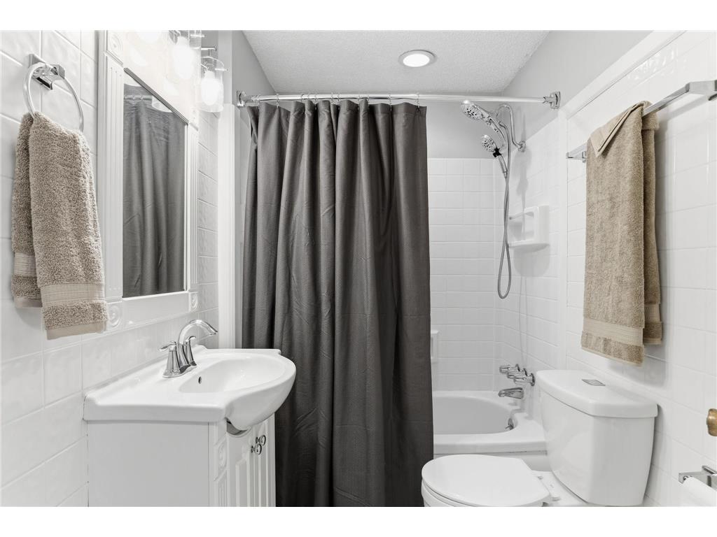 9632 Pleasant Avenue S Bloomington MN 55420 7042544 image9