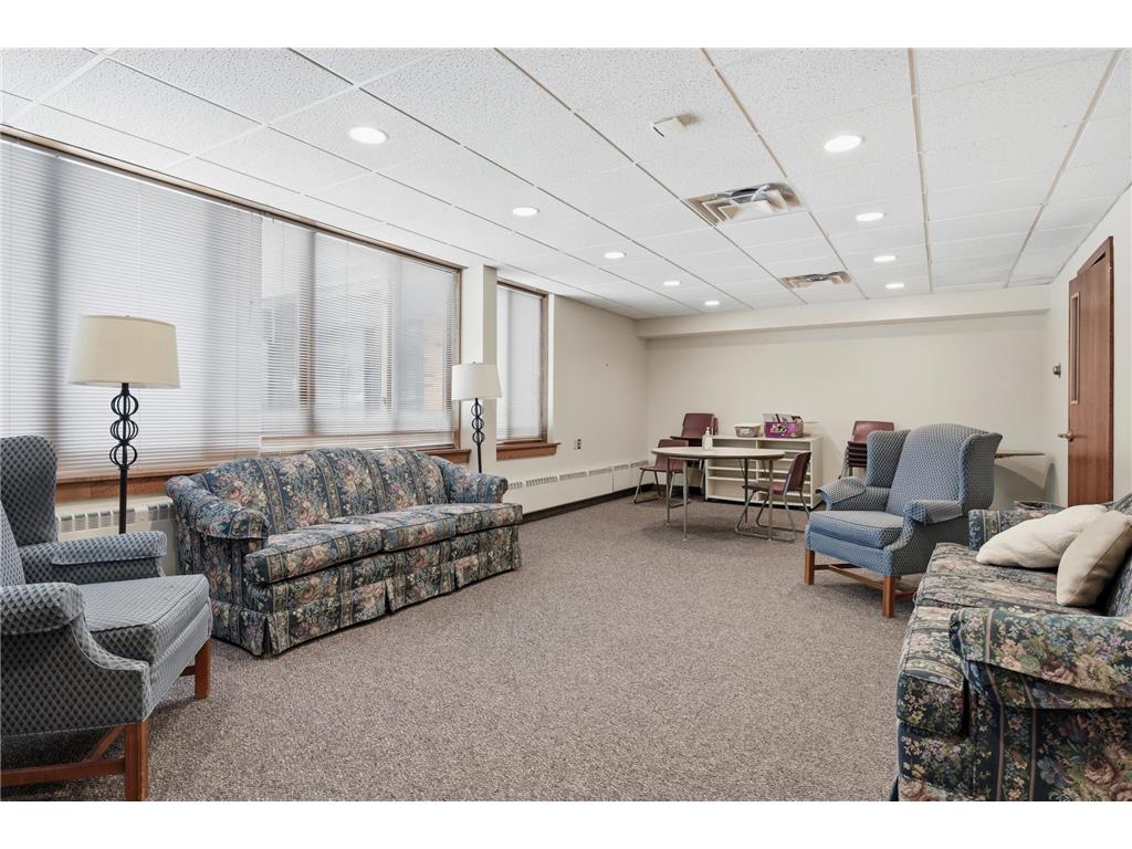 965 Larpenteur Avenue W Roseville MN 55113 7034910 image30