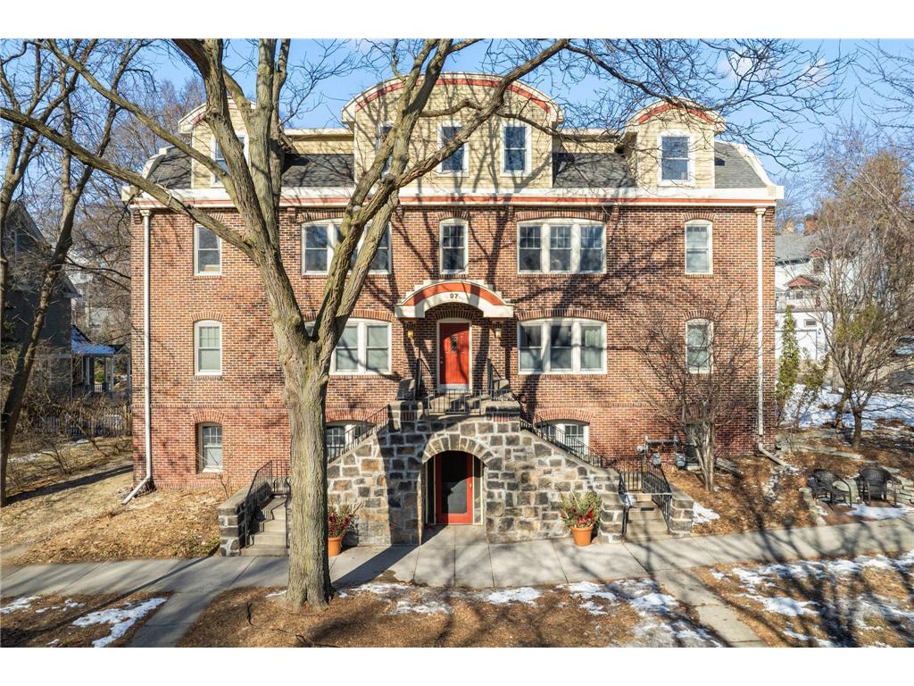 97 Langford Park #4 Saint Paul MN 55108 7022475 image1