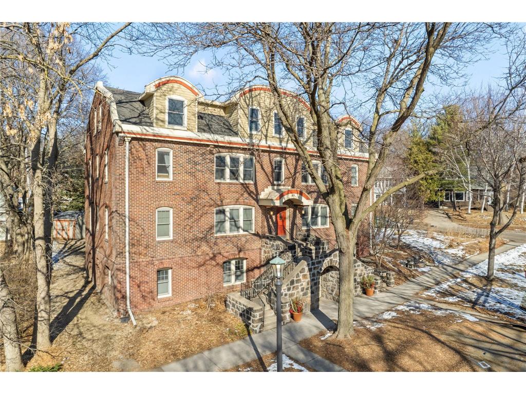 97 Langford Park #4 Saint Paul MN 55108 7022475 image2