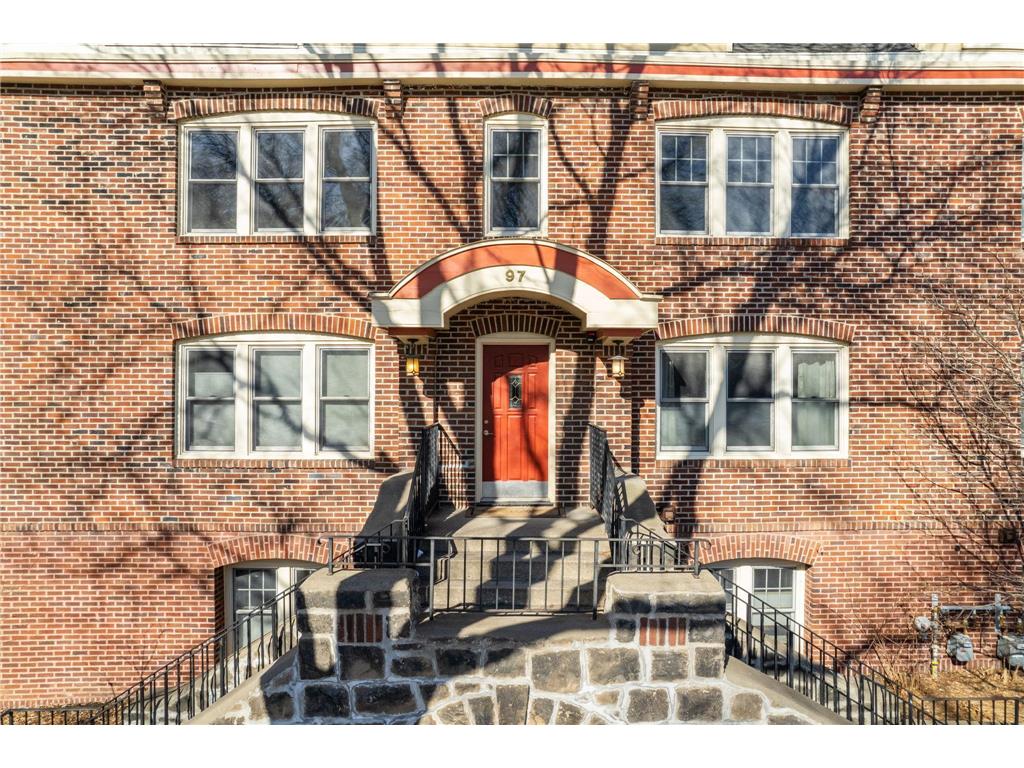 97 Langford Park #4 Saint Paul MN 55108 7022475 image4