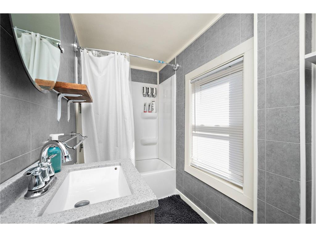 970 Geranium Avenue E Saint Paul MN 55106 7051502 image16