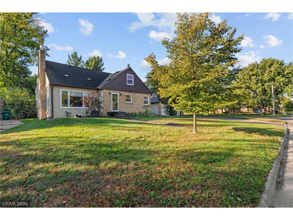 970 Grandview Avenue W Roseville MN 55113 6800210 image1