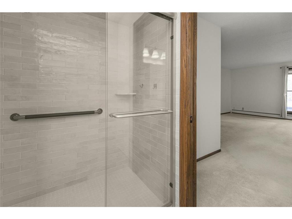 9700 Portland Avenue S #129 Bloomington MN 55420 7046177 image21