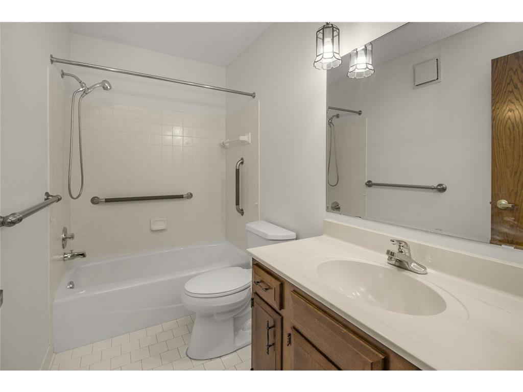 9700 Portland Avenue S #129 Bloomington MN 55420 7046177 image25