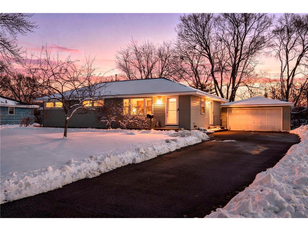 9701 Oakland Avenue Bloomington MN 55420 7023816 image1