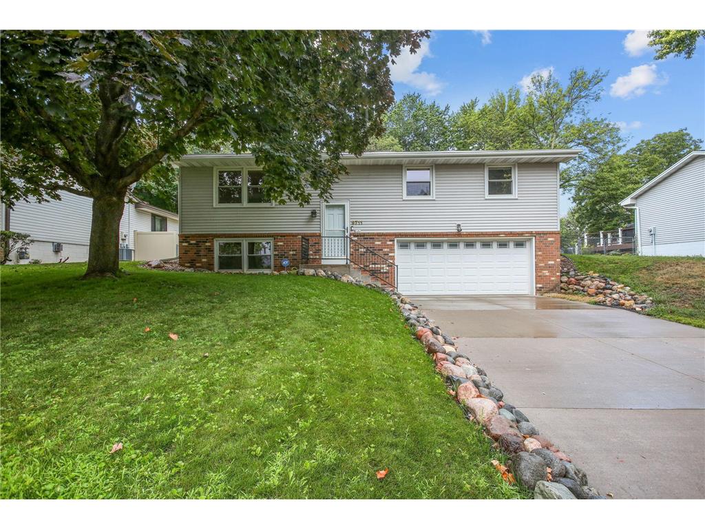 9711 Cottonwood Lane N Maple Grove MN 55369 6418010 image1